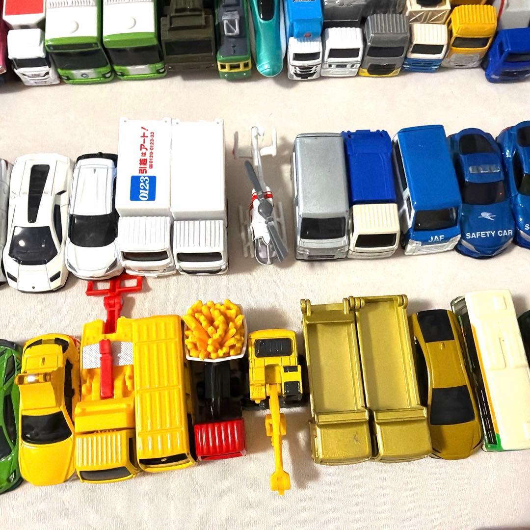 トミカ69個＋ホットウィールなどおまけミニカー11個 ちいかわ、モルカー含む