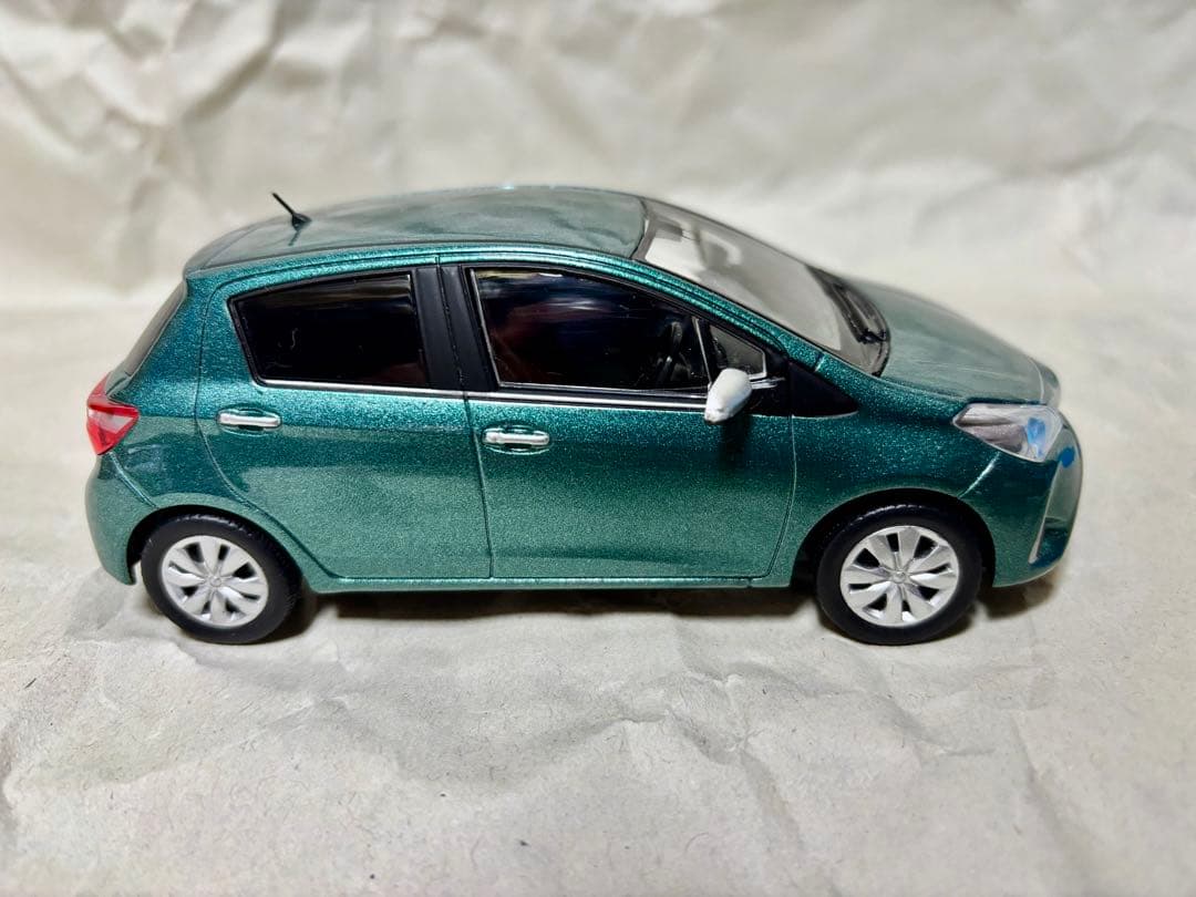 vitz後期(最終型) カラーサンプル ミニカー ジェイドグリーン 専用箱付