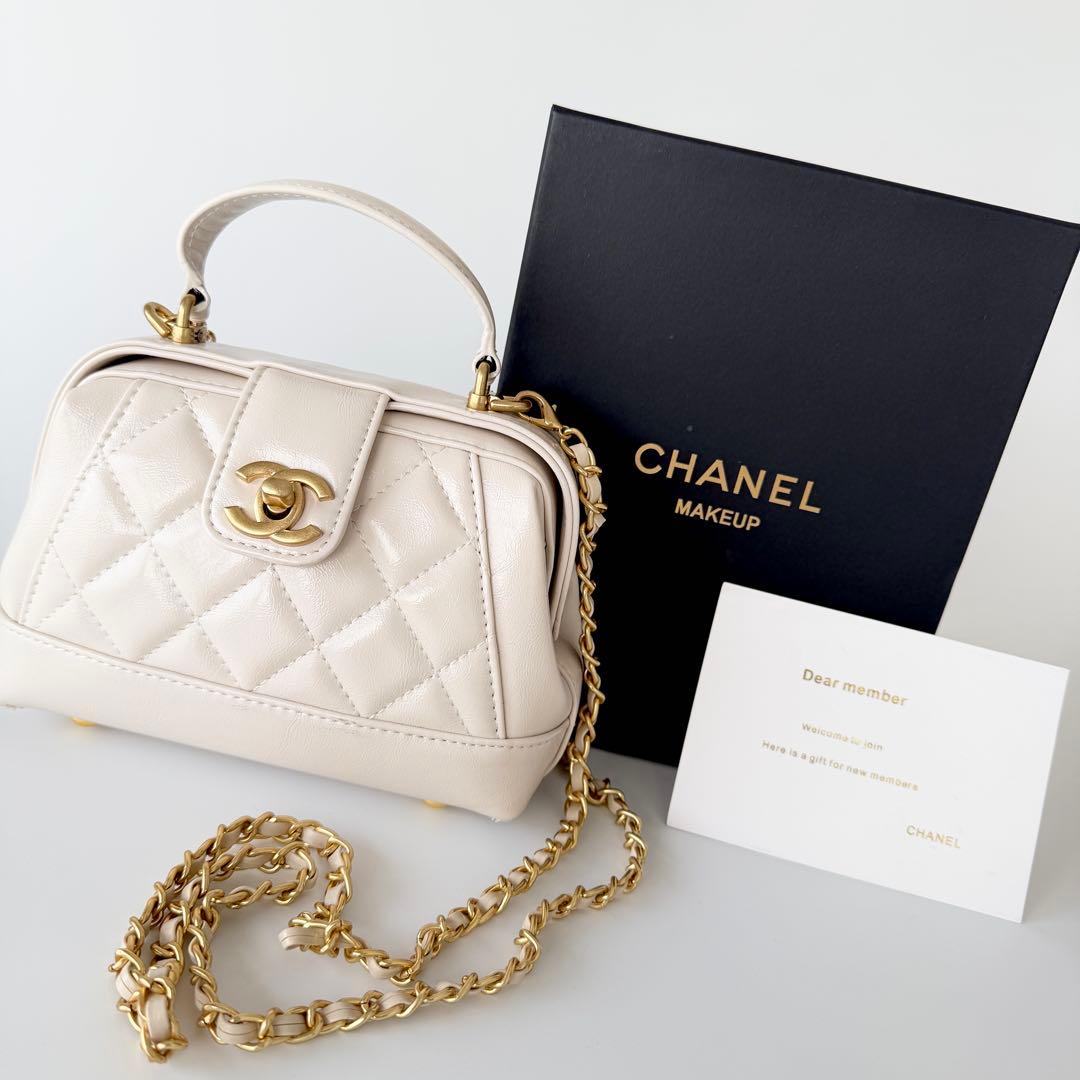 CHANEL ショルダーバッグ　シャネル　VIP 非売品　ホワイト　限定