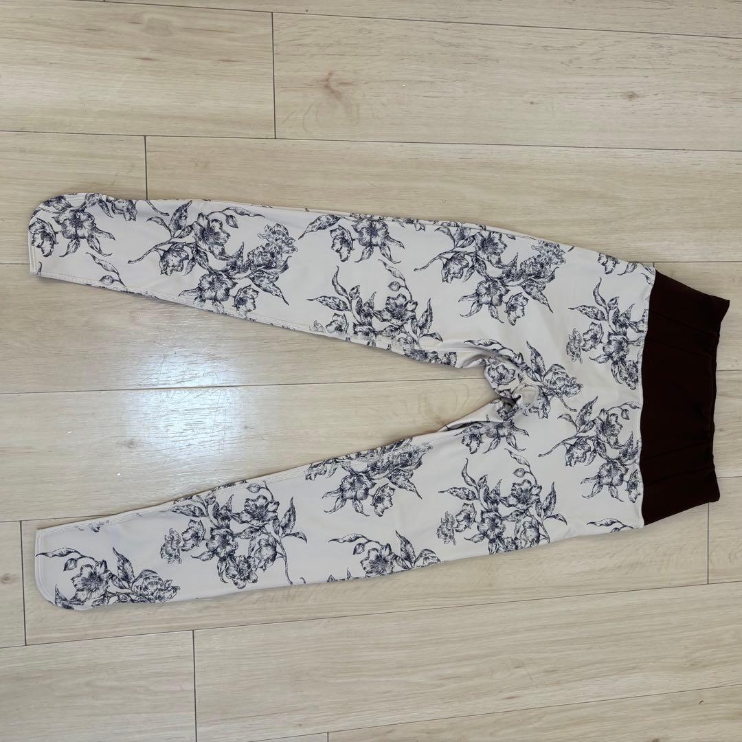 SAKURA ヨガウェア 上下セット S 花柄 定価22600円 美品