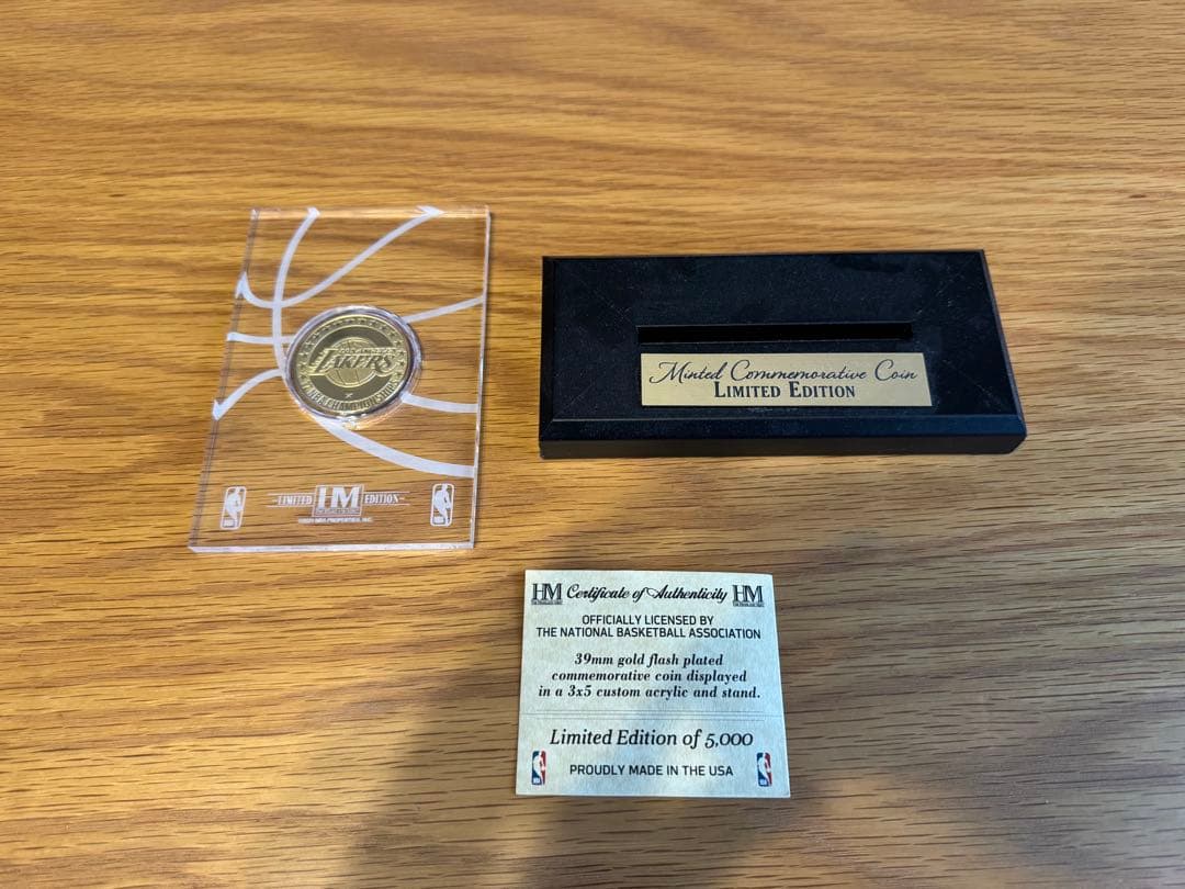 ファングッズ LAKERS 17-TIME GOLDCOIN ACRYLIC DESK TOP