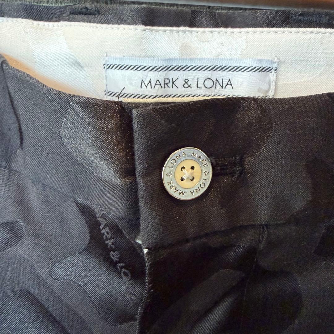 極美品MARK&LONA ブラック 総柄 ゴルフウエア ハーフパンツM