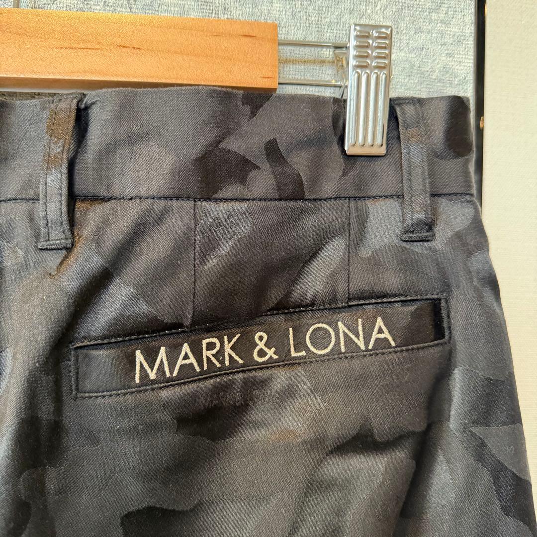 極美品MARK&LONA ブラック 総柄 ゴルフウエア ハーフパンツM