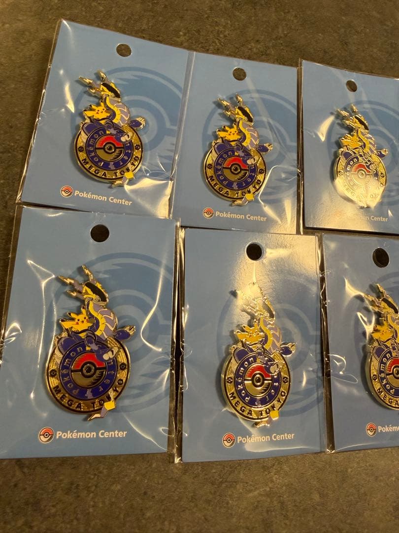 ポケモンセンターメガトーキョー　限定　ミライドン　ロゴピンズ　池袋　ピカチュウ