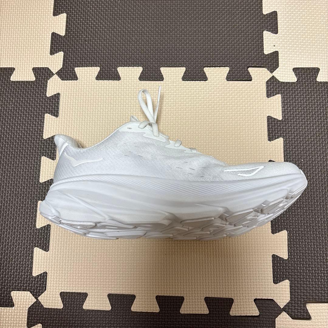 ホカオネオネ　HOKA ONEONE クリフトン９　27cm