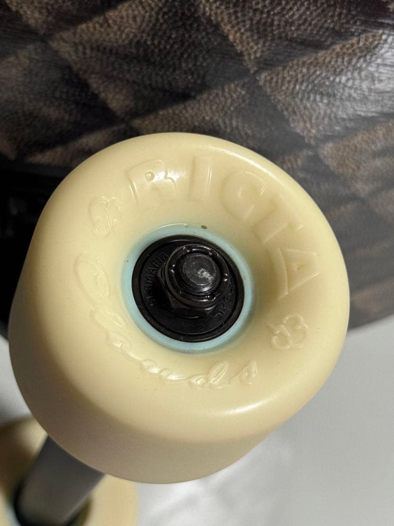 スケートボード CHANEL LACQUERED WOOD BLACK SKATEBOARD