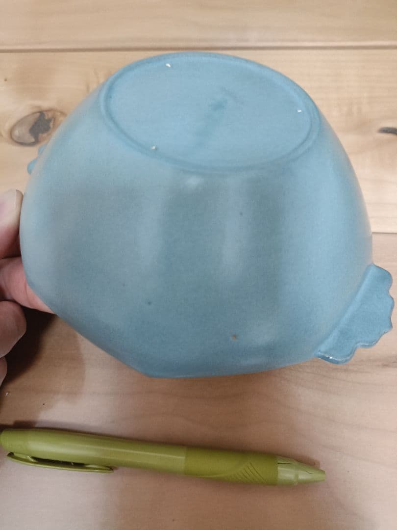 青磁　耳付き淡い青色八角形陶器ボウル