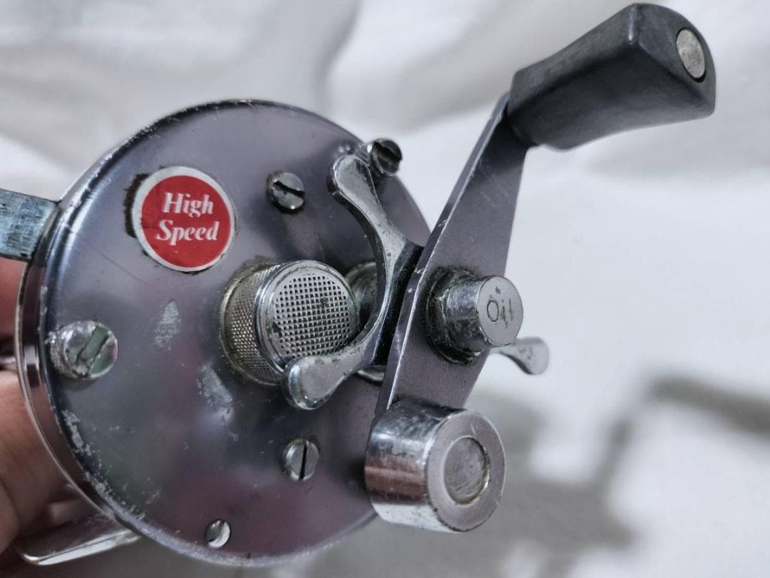 アブガルシア　アンバサダー5500C 　ビンテージ　リール abu 　グレー