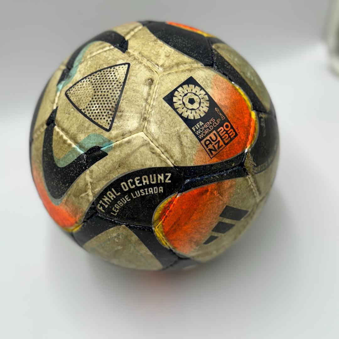 サッカーボール五号2個とフットサルボール(赤) モルテン アディダス
