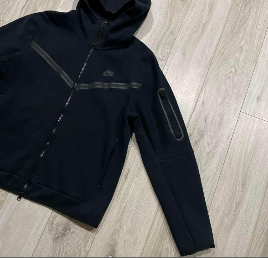 NIKE テックフリース ジップアップパーカー