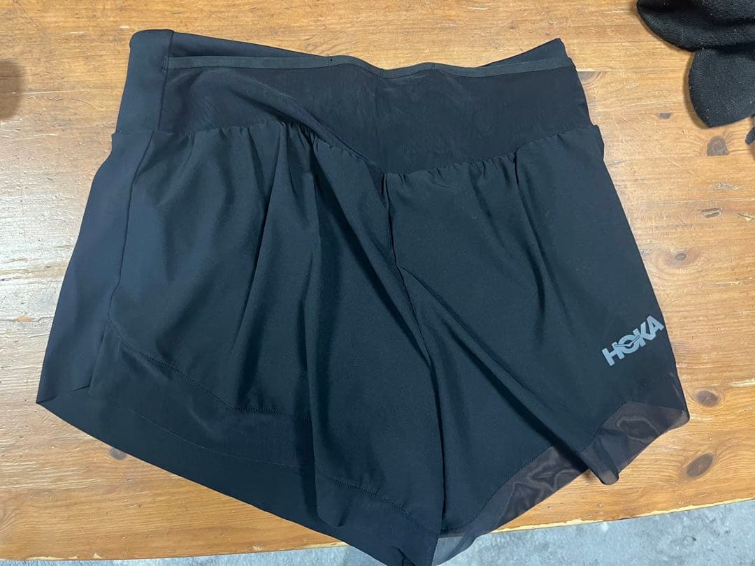HOKA ブラックショートパンツ Sサイズ（Japan＝M）