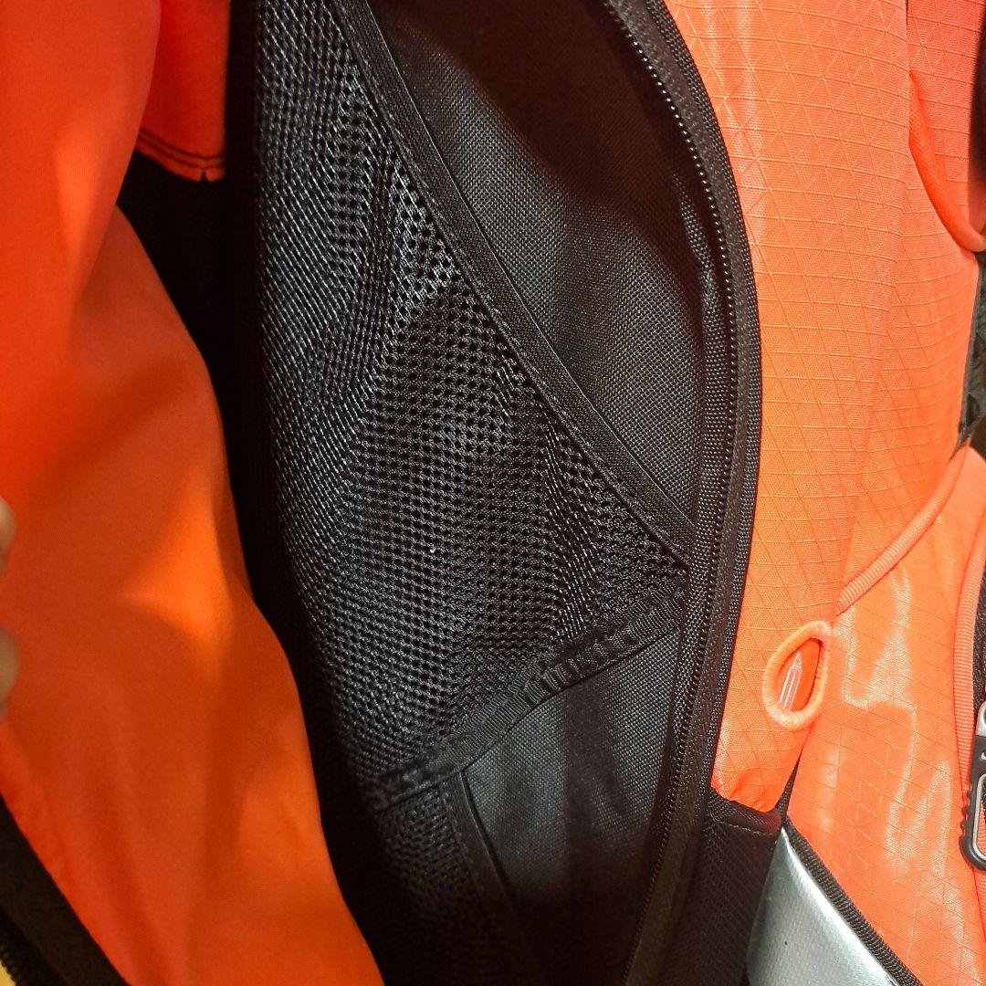 Nike キャディバッグ人気の14分割。フード付き。本体、フード共に美品。