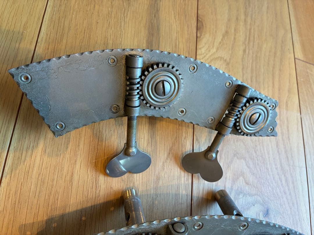 1985年製Emanuel Wilferについていたコントラバスペグ チューナー