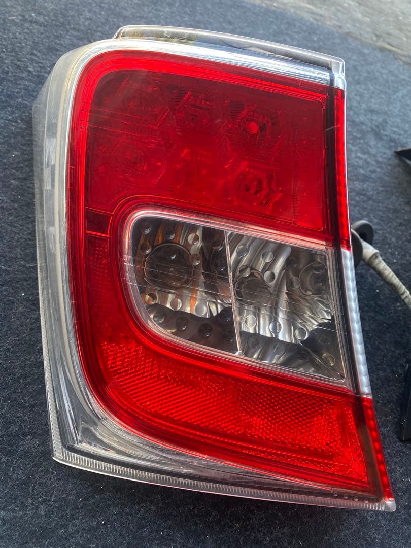 ホンダ フリード GB3/GB4 純正 LEDテールランプ 左右セット