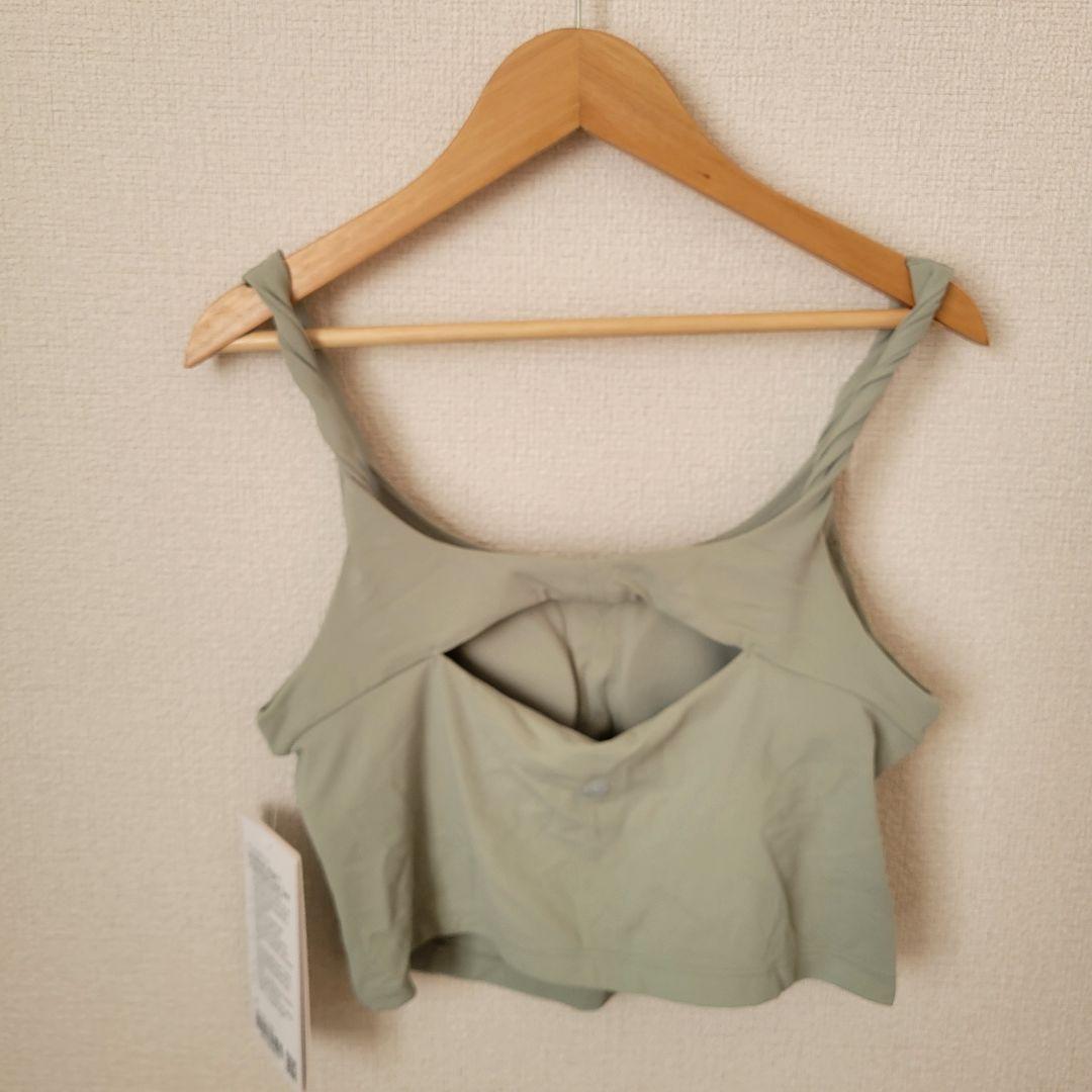 【新品未使用】ルルレモン ツイストストラップ クロップタンクトップ