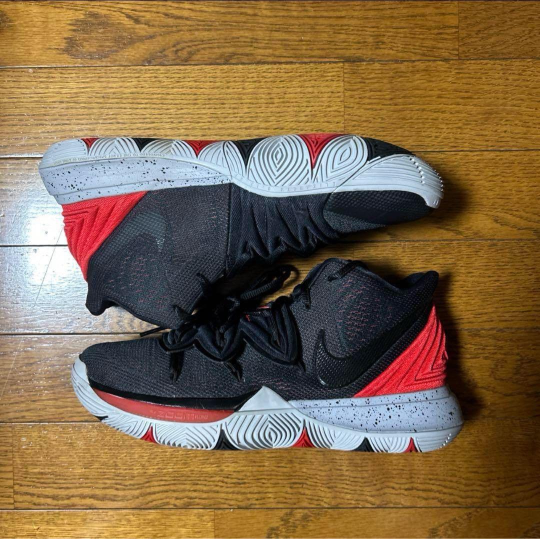 Nike Kyrie 5 スニーカー ブラック/レッド