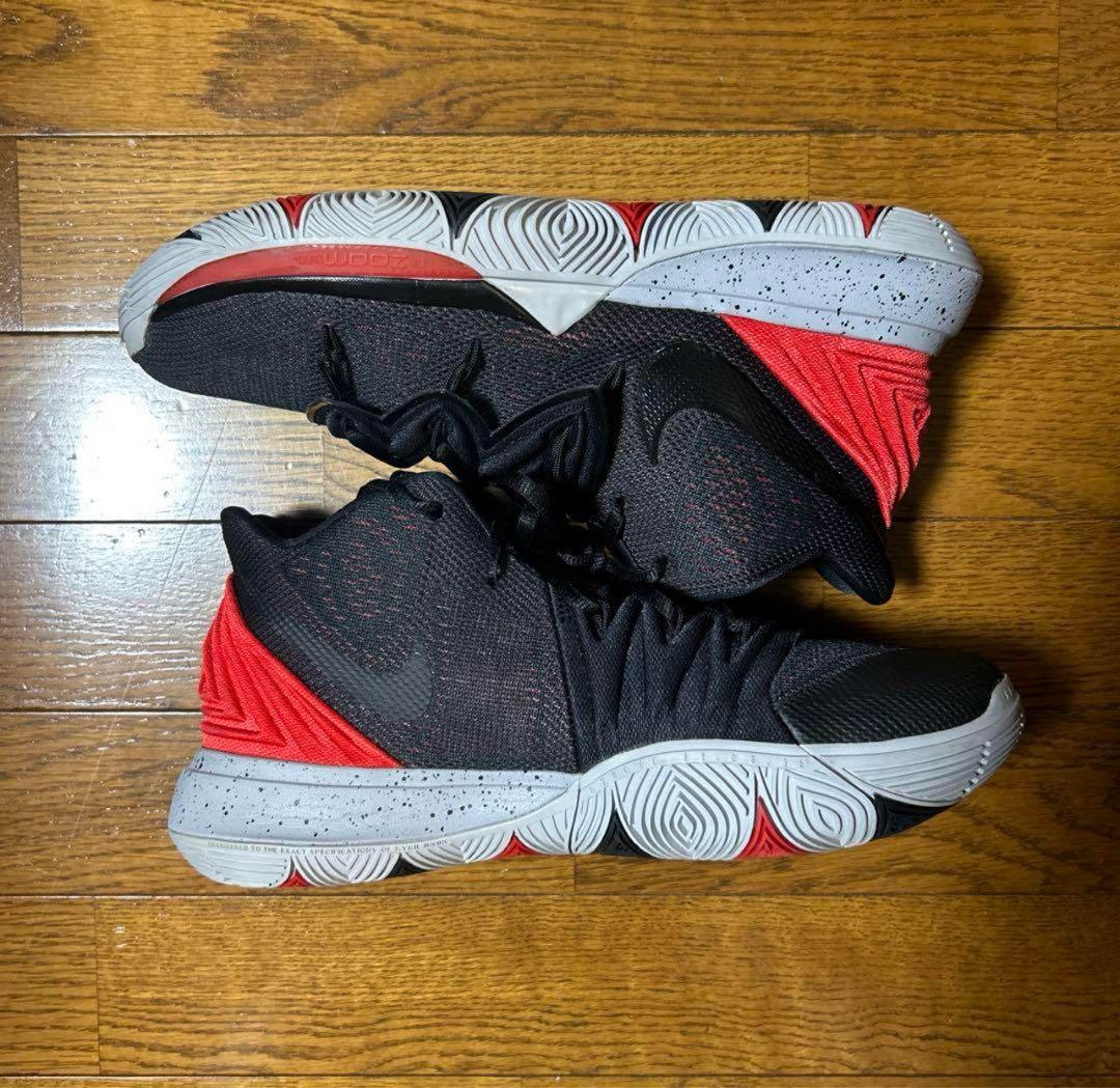 Nike Kyrie 5 スニーカー ブラック/レッド