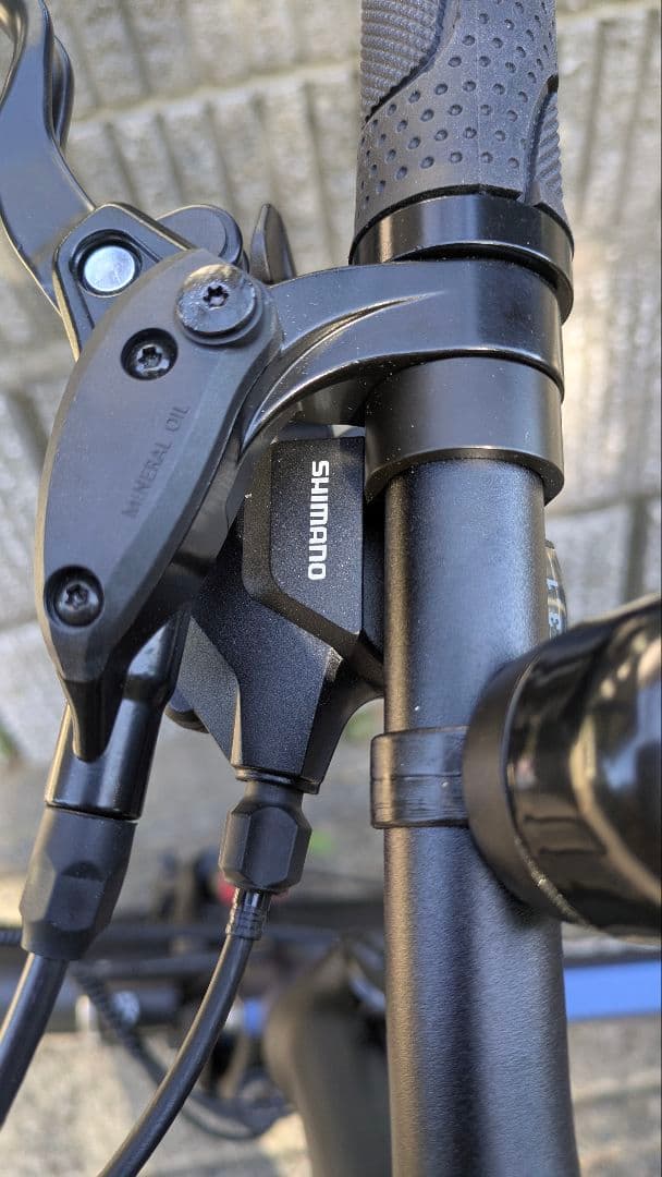 電動アシスト折りたたみ自転車ERWAYA02と電動空気入付き