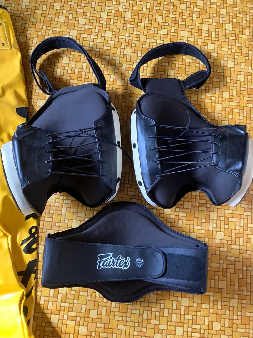 fairtex製　バナナサンドバッグ　ローキックパット　腹部プロテクター