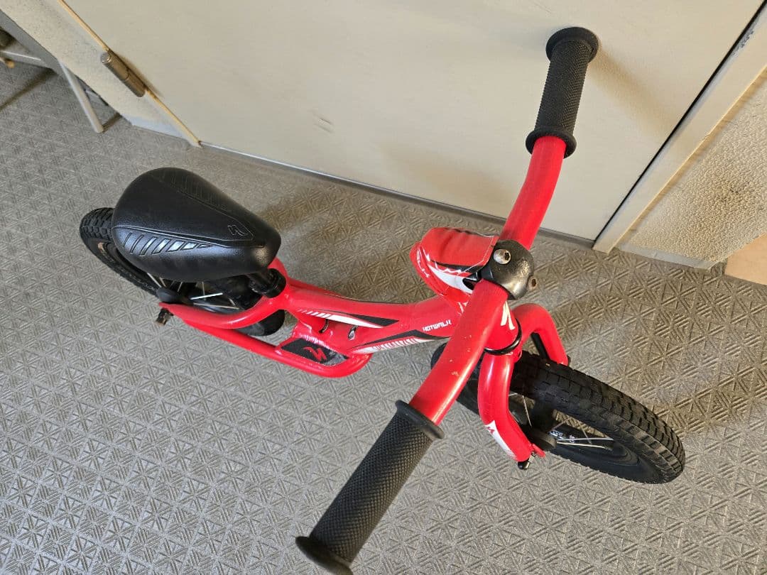 Specialized 12インチ レッド HOTWALK ホットウォーク