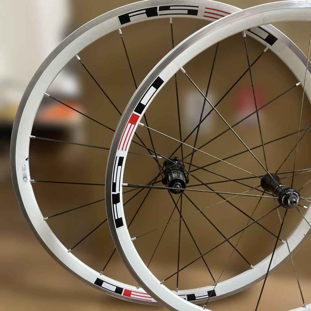Shimano 完組ホイール シルバー/ブラック/レッド