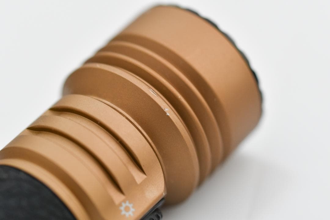 Olight Seeker4 pro デザート 懐中電灯 4600lm