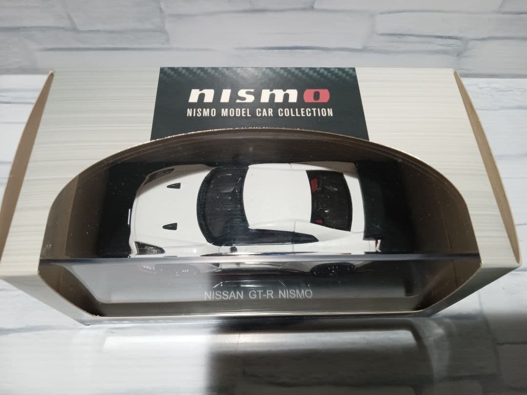 1/43 日産　GT-R R35 ニスモ　ディーラー品　ミニカー　ホワイト