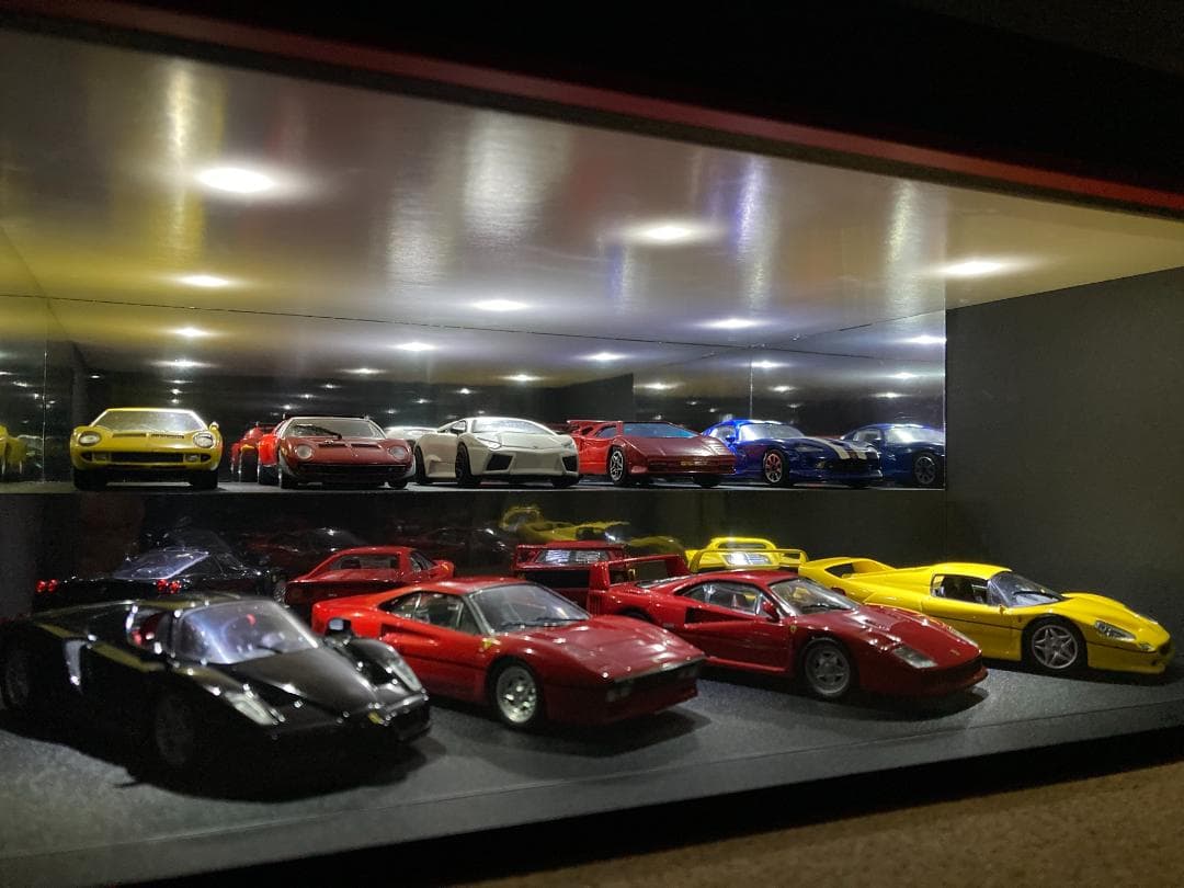 ミニカー専用ジオラマ：1/43 ショールームⅣ（ひな壇タイプ）／ミラーシート貼り