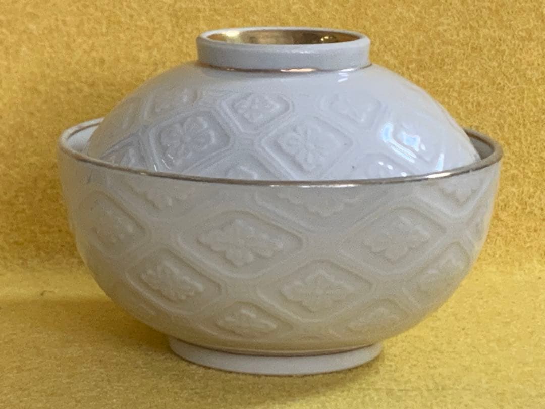 美濃焼　金縁高麗花菱彫　蓋付き小煮物碗 蓋物　２客　ヴィンテージ品