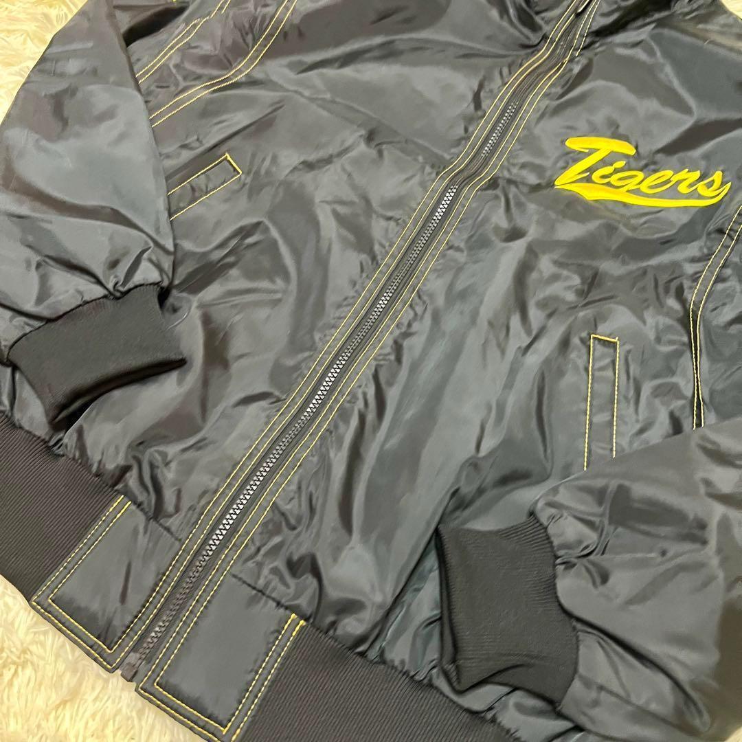 【超希少】阪神タイガース　グランドコート　XL 岡田監督　完売品　コレクション