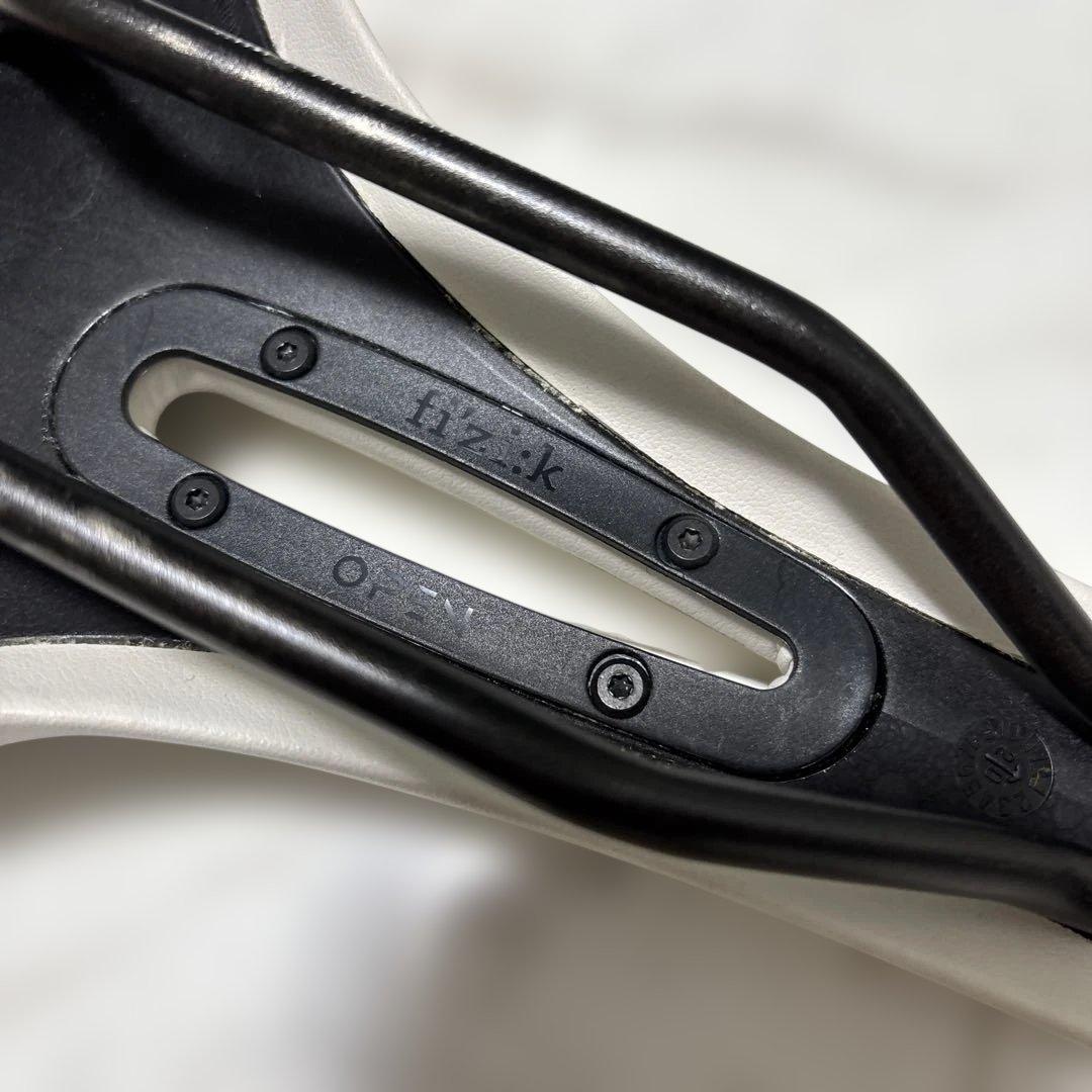 fizik Antares R3 ホワイトサドル k:ium レール フィジーク