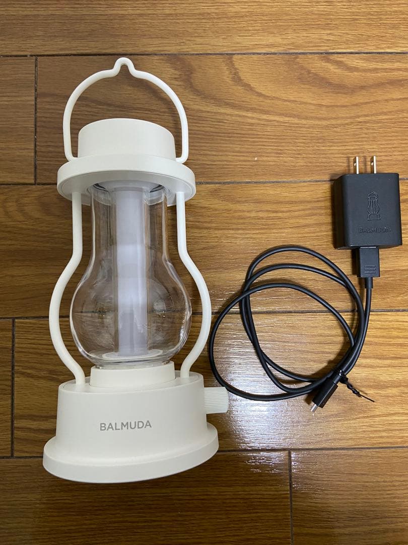 バルミューダ ランタン ホワイト 動作確認済み 美品 純正充電器付