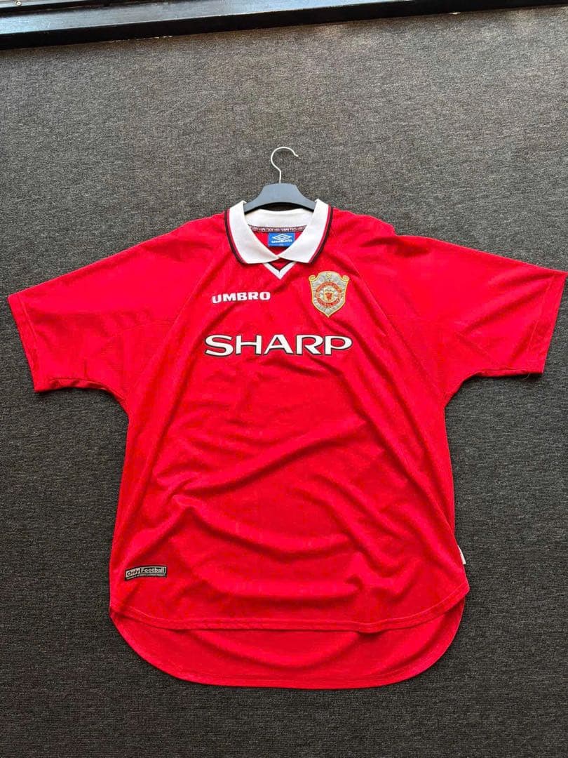 ぞ*だ様 マンチェスター・ユナイテッド UMBRO XL レッドシャツ