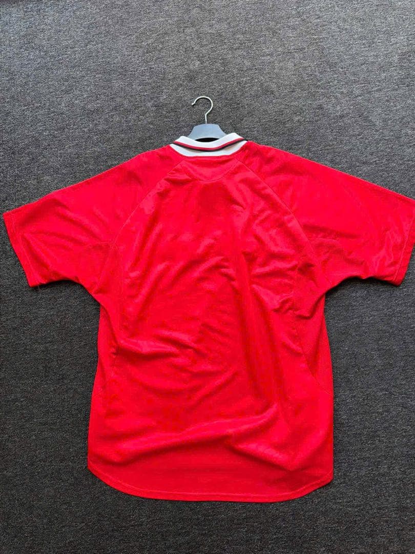 ぞ*だ様 マンチェスター・ユナイテッド UMBRO XL レッドシャツ