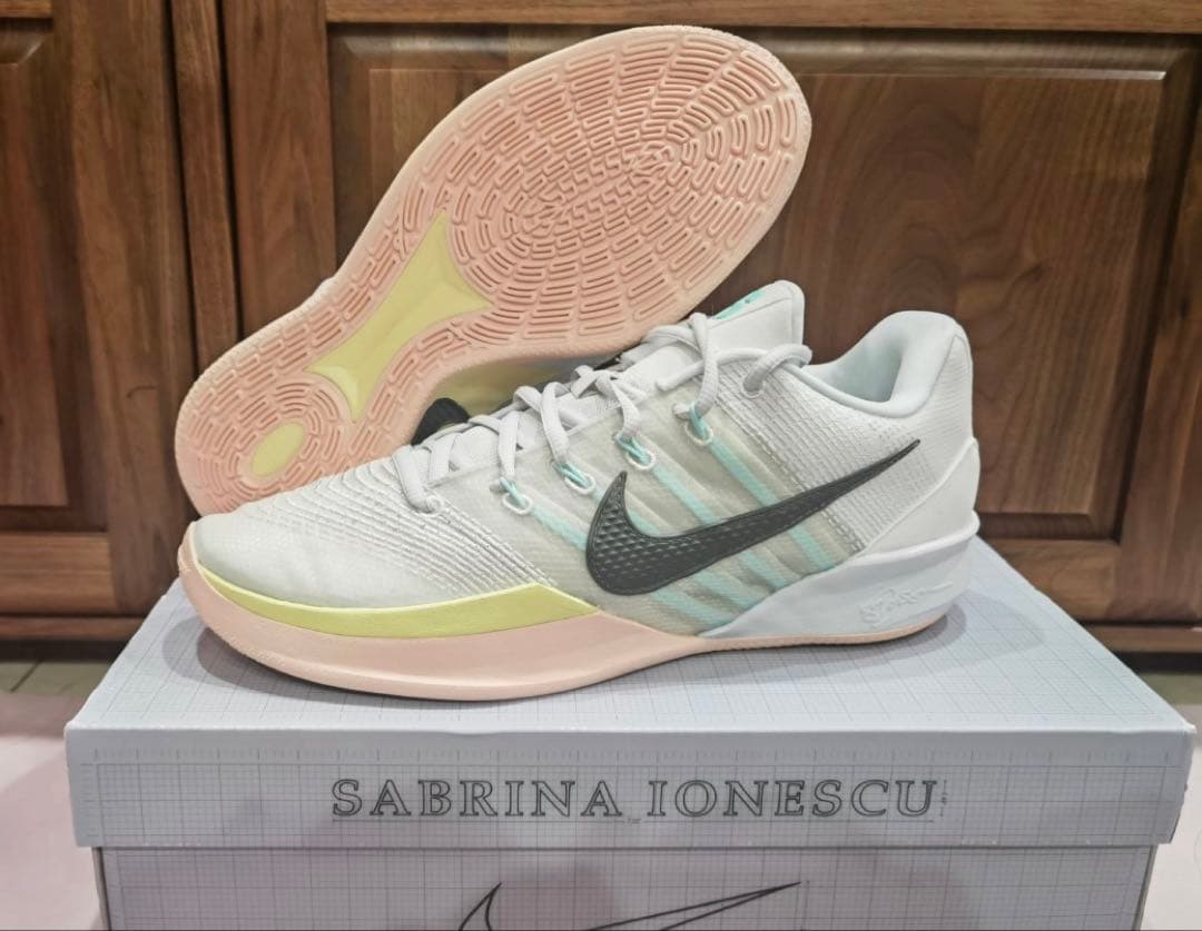 新品Nike Women's Sabrina 3 \"Silencer\" 30cm