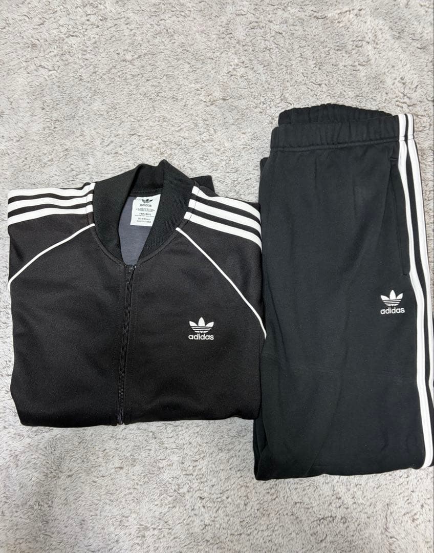 美品adidasジャージセットアップ