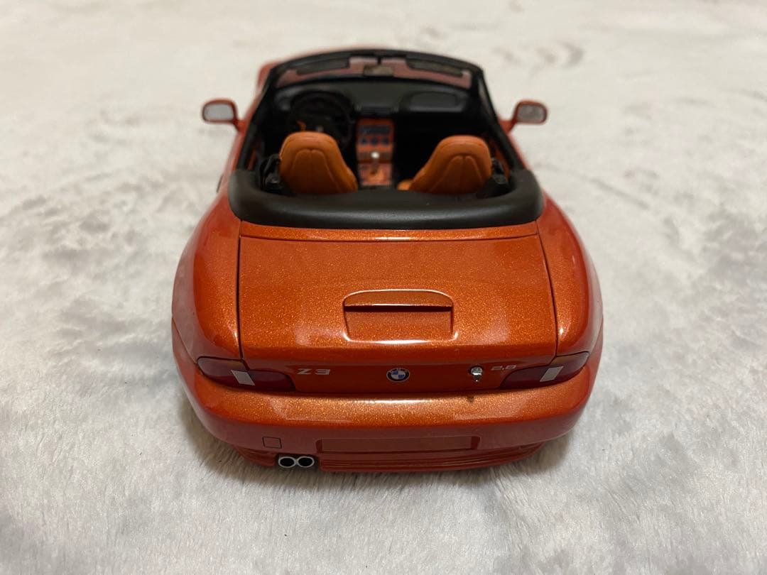 ミニカー UT  Z3 Series 1/18