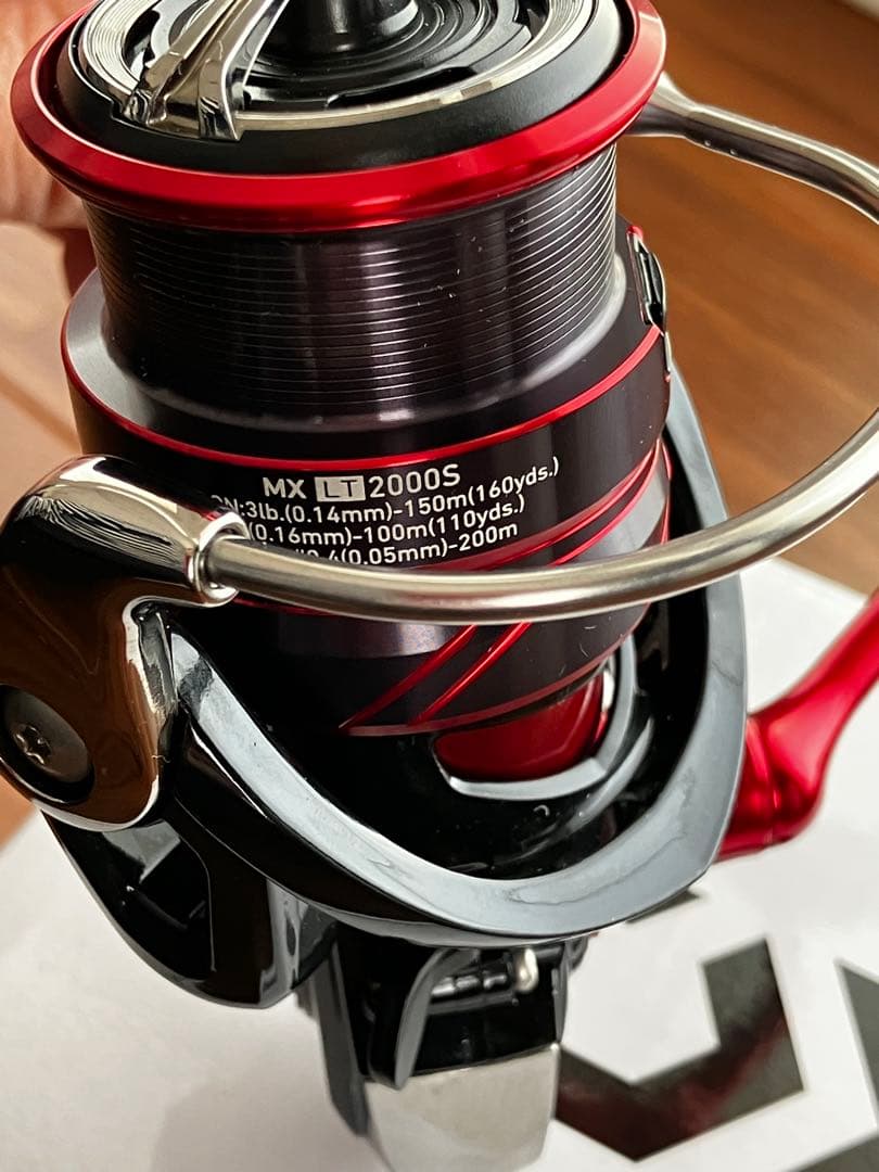 美品DAIWA スピニングリール 18月下美人MXLT 2000Sアジング海釣り