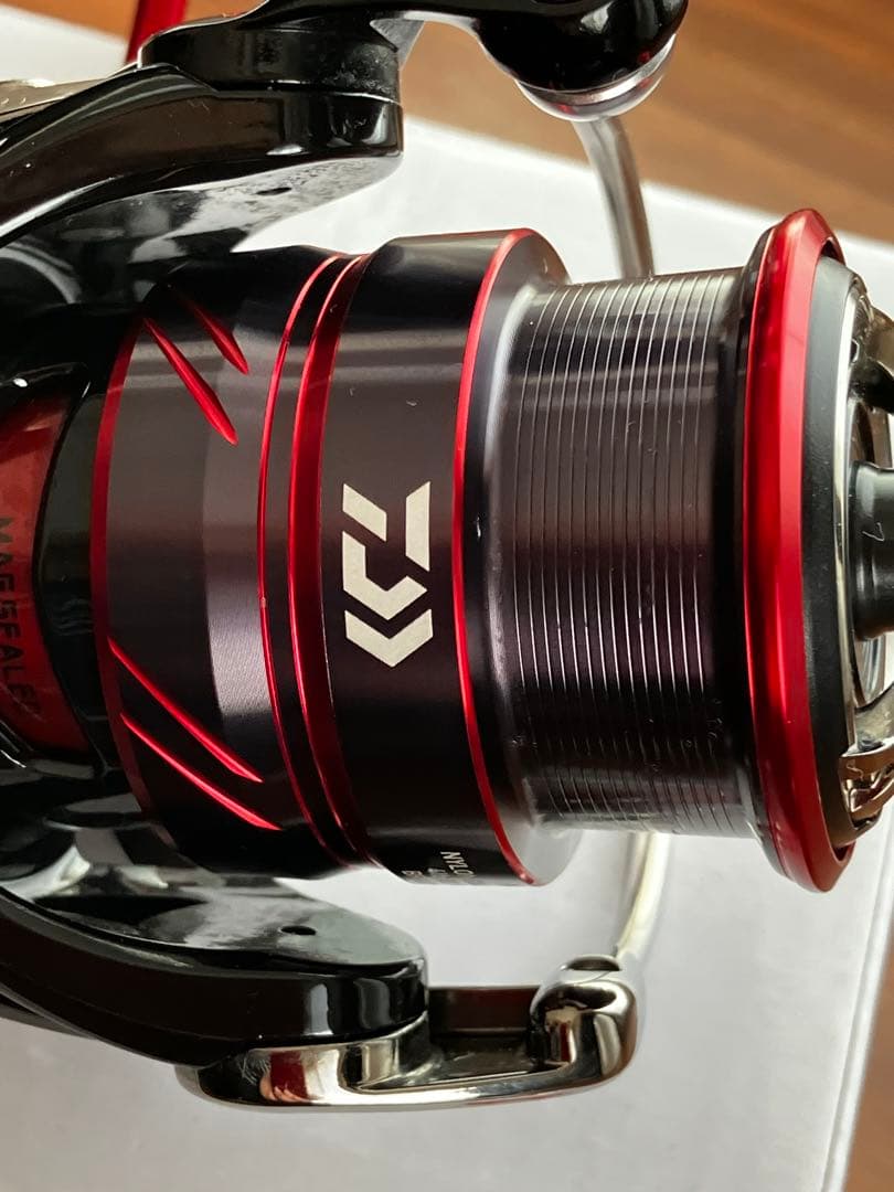 美品DAIWA スピニングリール 18月下美人MXLT 2000Sアジング海釣り