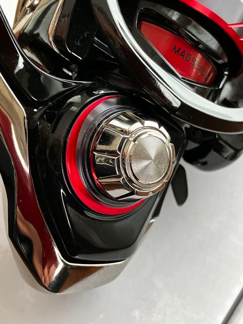 美品DAIWA スピニングリール 18月下美人MXLT 2000Sアジング海釣り