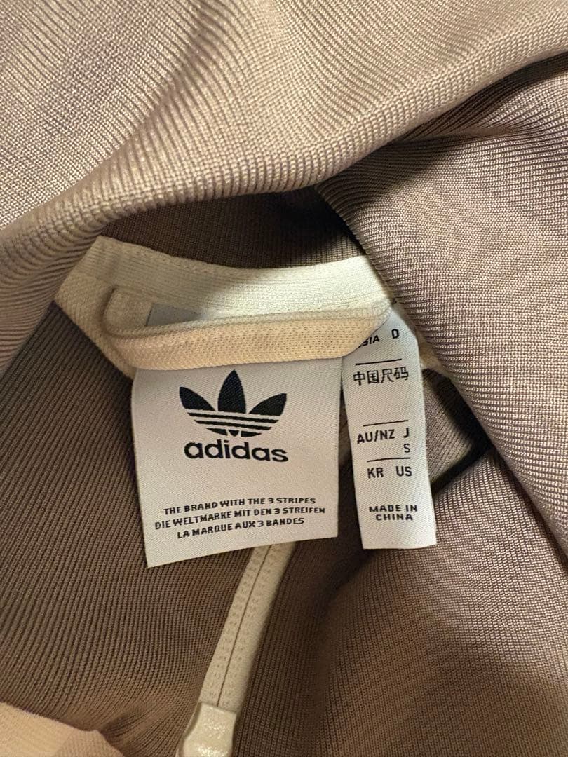 adidas トラックジャケット　s