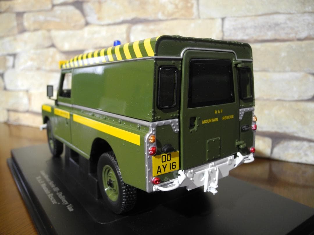 イギリス空軍・レスキュー仕様 Series III ミニカー 1:18