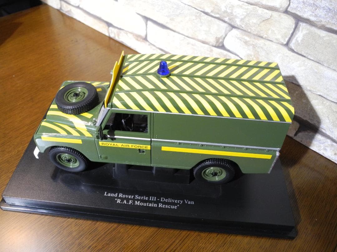 イギリス空軍・レスキュー仕様 Series III ミニカー 1:18