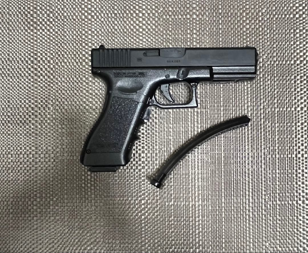 美品　東京マルイ　カスタム品　グロックG18C Glock 電動ガン 金属ピニ