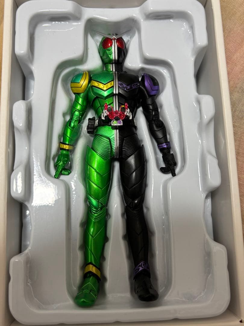 S.H.Figuarts 真骨彫 仮面ライダーW サイクロンジョーカー風都探偵版