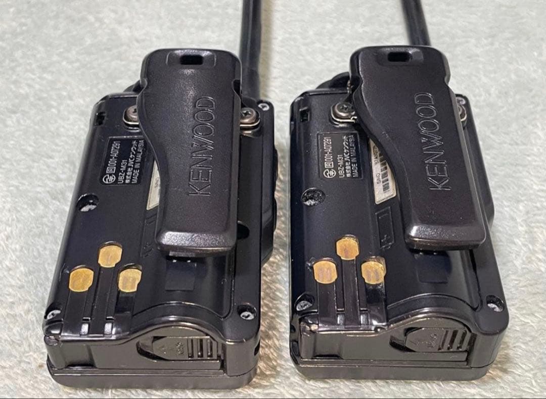 UBZ-M31 KENWOODトランシーバー　4台セット タイピンマイク付き