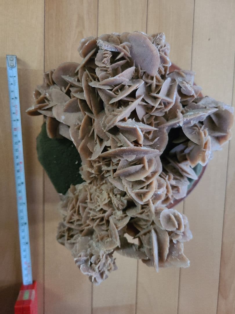 ユニークな石の置物 約8kg