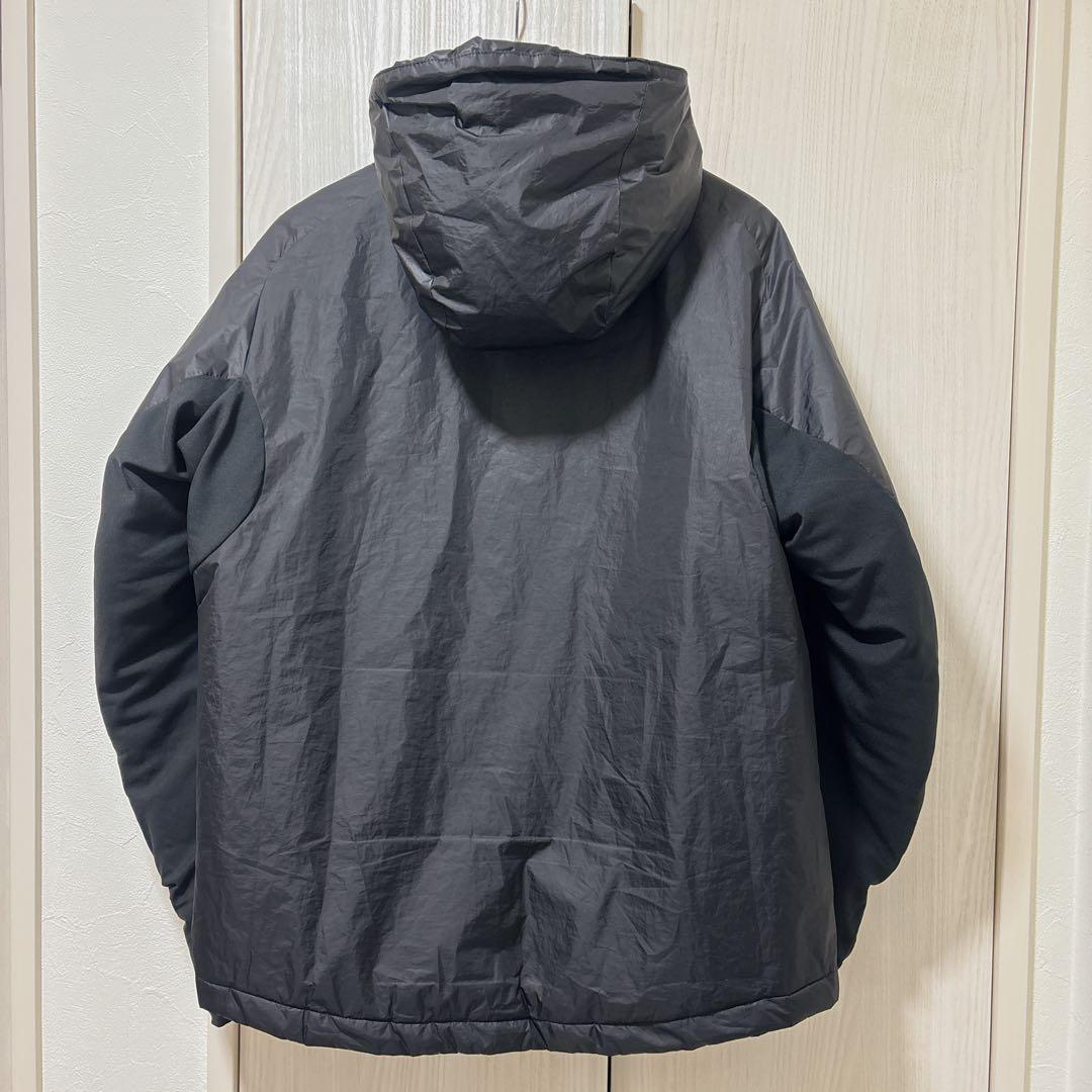 美品　ATHLETA ナイロンパーカー　ナイロンジャケット　中綿入り　アウター