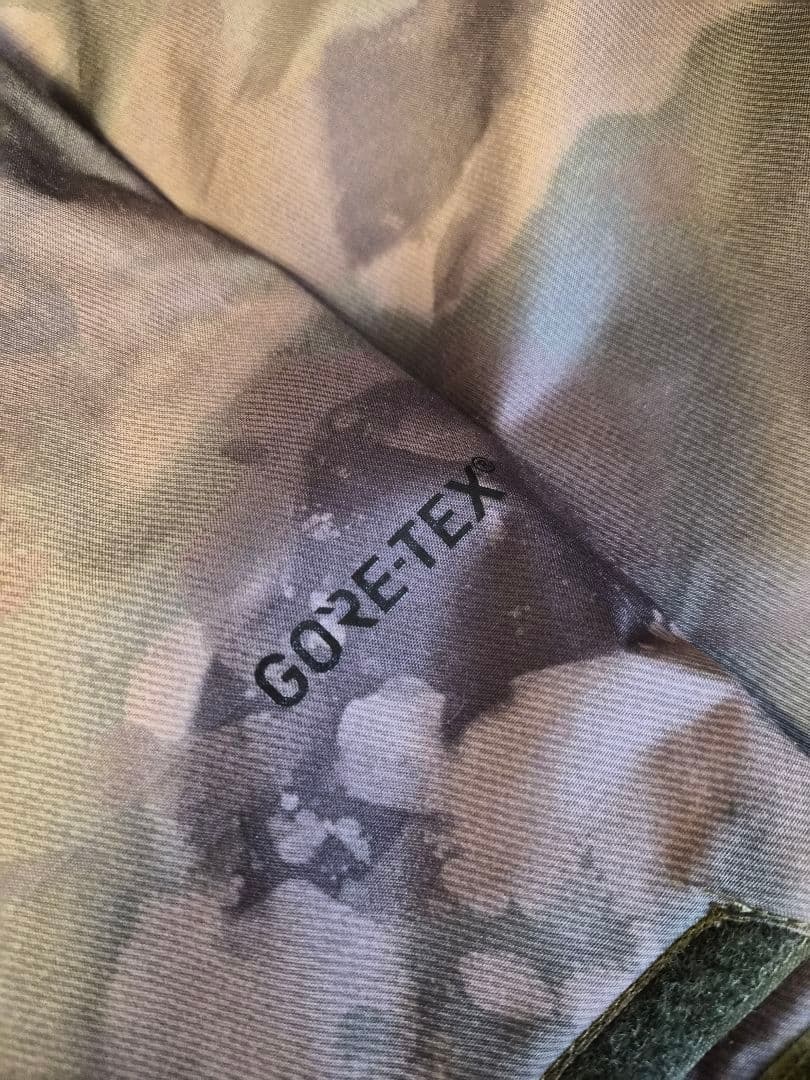 VOLCOM GORE-TEX 迷彩スノーボードジャケット Mサイズ