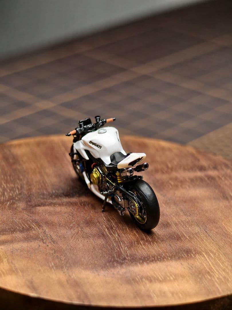 1/64 Ducati Panigale V4S カスタム完成品 ホワイト